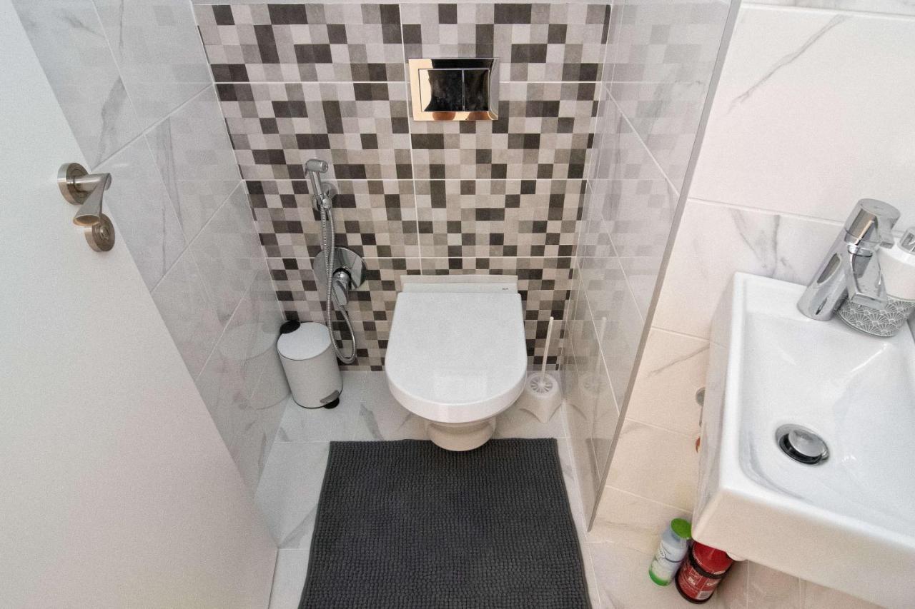 Luxury City Center Two Bedroom Apartment Close To Beach 바르나 외부 사진